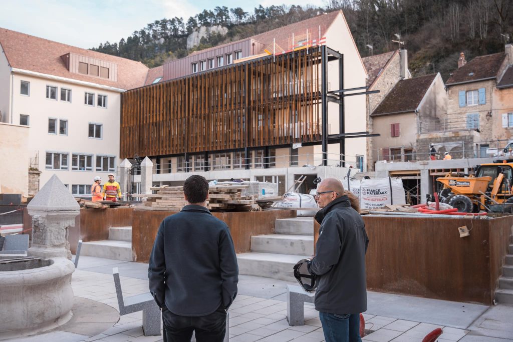 Willy Bourgeois, constate les travaux du lycée de Poligny