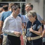 Willy Bourgeois à gauche, Marie-Guite Dufay à droite, échangent à Lons-le-Saunier